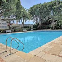 Bel appartement dans une résidence avec piscine, à proximité des plages de Golfe-Juan