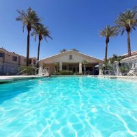 Appartement tout confort chambre avec grand lit king size, sdb, cuisine équipée, piscine en saison