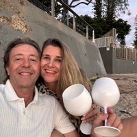 La villa senang.        ( en Bahasa Indonésien cela veut dire Villa heureuse)