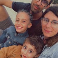 La maison de Aurore Notre maison est située au sud de la France. Elle est idéale pour une famille avec enfants. Notre village est a proximité de divers activités qu’on peut faire a pied ou en allant en voiture.