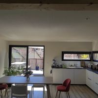 Appartement 4 chambres avec une grande terrasse proche mer au centre du village provençal du Pradet