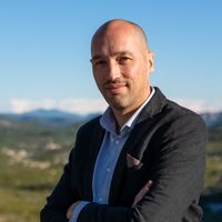 Cette charmante maison est nichée dans le haut Var, à proximité de toutes les commodités.