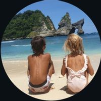 Piscine, vue sur mer (à 150metres) et montagne (à 30km).