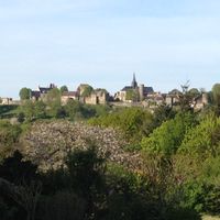 Studio Familial au 1er étage, situé à 1 km du village médiéval de Sainte-Suzanne