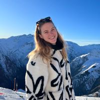 Cocon chaleureux pour 4 personnes avec terrasse et vue imprenable sur les montagnes