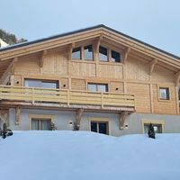 12 personnes / Confort et détente assurés , en plein coeur du haut Vald'Arly.
