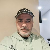 L'appartement F3 est a 6 mn à pied du stade de France , et a 6 mn du métro direct Champs-Elysées