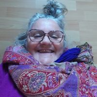 Chambre privée de Danielle dans la maison en terre