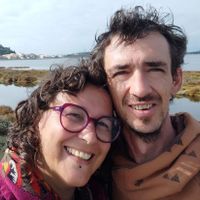 Une cabane éco-construite au cœur d'un hameau vivant, en Petites Pyrénées Ariégeoises· Occitanie ·