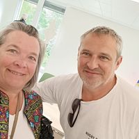 Richard et Anne ont deux chambres de libres dans la maison.