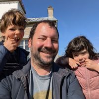 Duplex PMR de 80m² à Tours : 2 terrasses, sécurisé, calme, parking, parfait en famille ou à vélo !