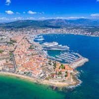 Bienvenue dans notre villa familiale calme de 192 m² située à Mezzavia, à la périphérie d’Ajaccio