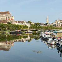 L'appartement se situe en rdc en centre ville et dispose de 3 chambres.