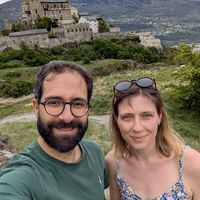Attique avec vue sur les montagne dans un village tranquille