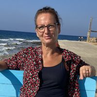 Maison rénovée avec jardin, chaleureuse et idéalement située en hyper-centre de Bressuire