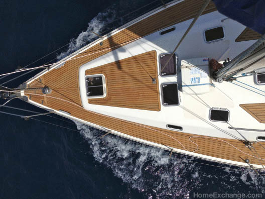 homeexchange-plain06-sailboat-greece