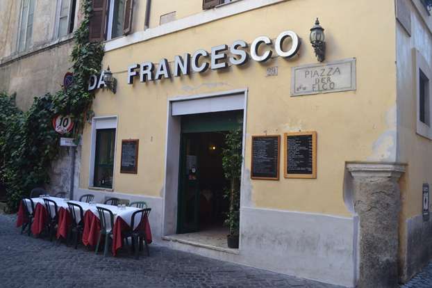 Façade de Pizzeria de la Francesco à Rome
