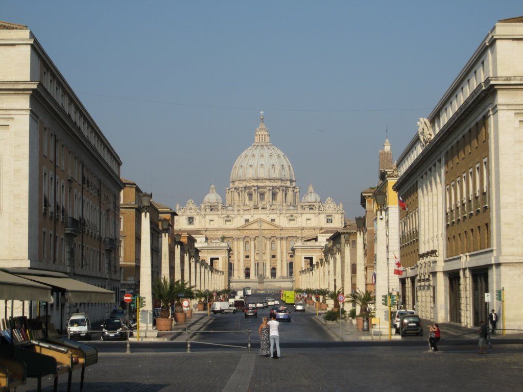 Vue sur la basilique Saint Pierre à Rome