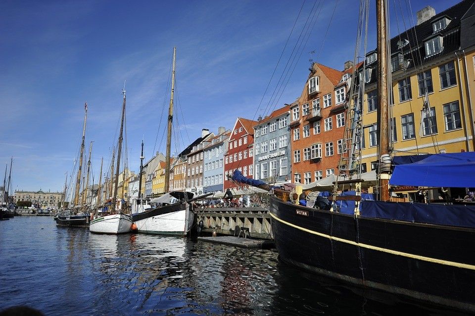 Vue sur les canaux et les voiliers de Copenhague, l'une des villes les plus romantiques d'Europe