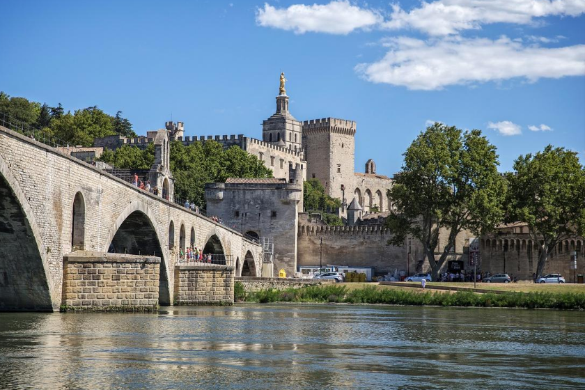 Avignon-ville-française-decouvrir