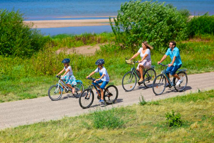 Que faire à Angers en famille balade en vélo le long de la Loire