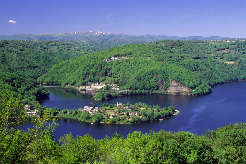 plus beaux lacs France Baignade Sarrans Aveyron