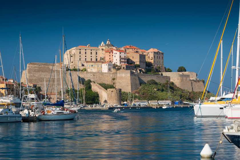Partir en Corse pas cher decouvrir les villes Calvi