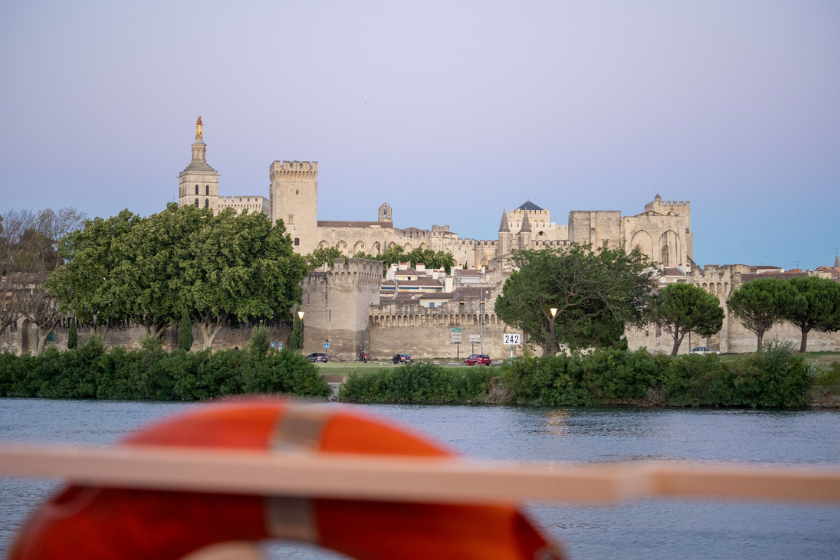Que faire à Avignon bateau promenade sur le Rhône