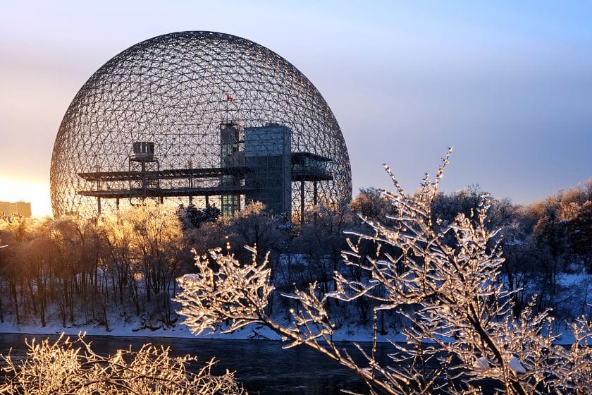 Vue du Biodôme de Montréa en hiver. C'est l'activité parfaite pour la semaine de relâche