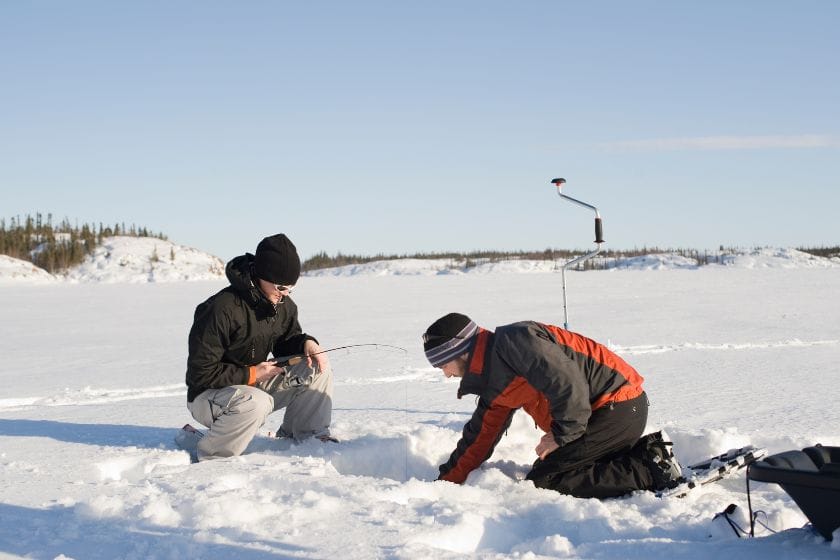 À la recherche d'une activité pour la semaine de relâche 2024 qui sort de l'ordinaire? Pêche sur glace au Saguenay