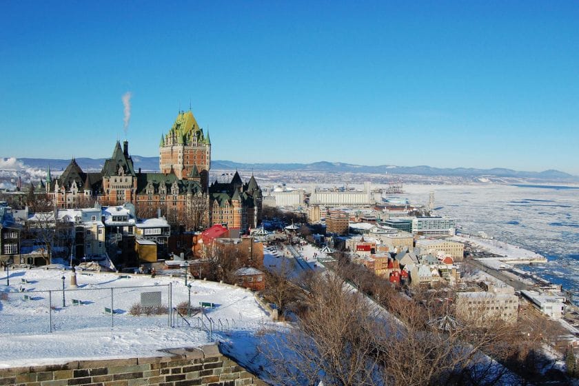 Vue du chateau Frontenac dans le Vieux-Québec de la Citadelle. Ville de Québec en hiver