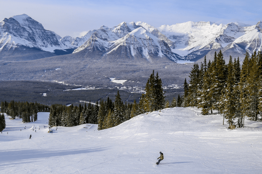La beauté des paysages à la station de ski de Lake Louise en Alberta
