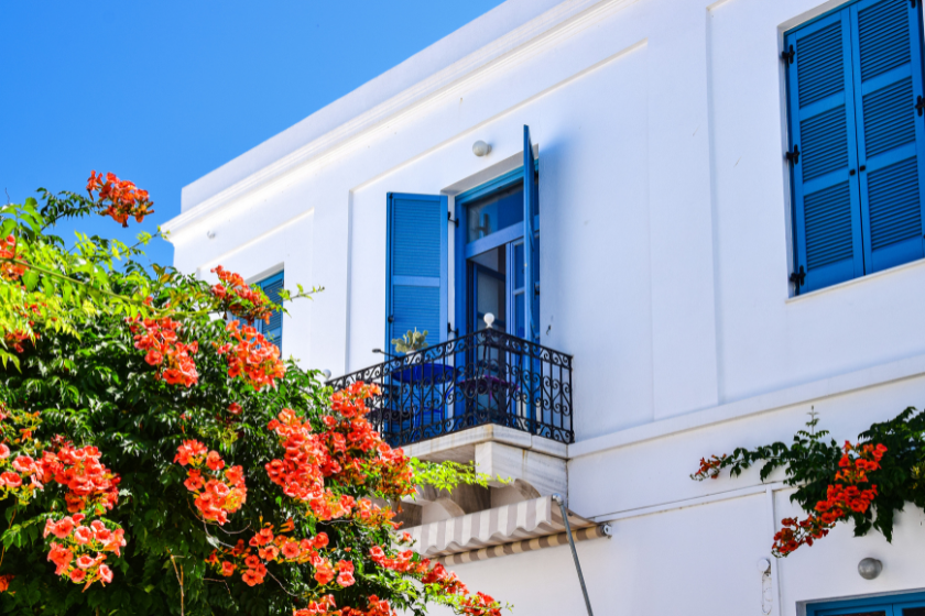 Voyage pas cher en Grèce éviter l'hôtel et la location partir en échange de maisons